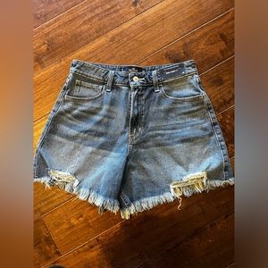 Hollister ultra-high ride mom short 5”